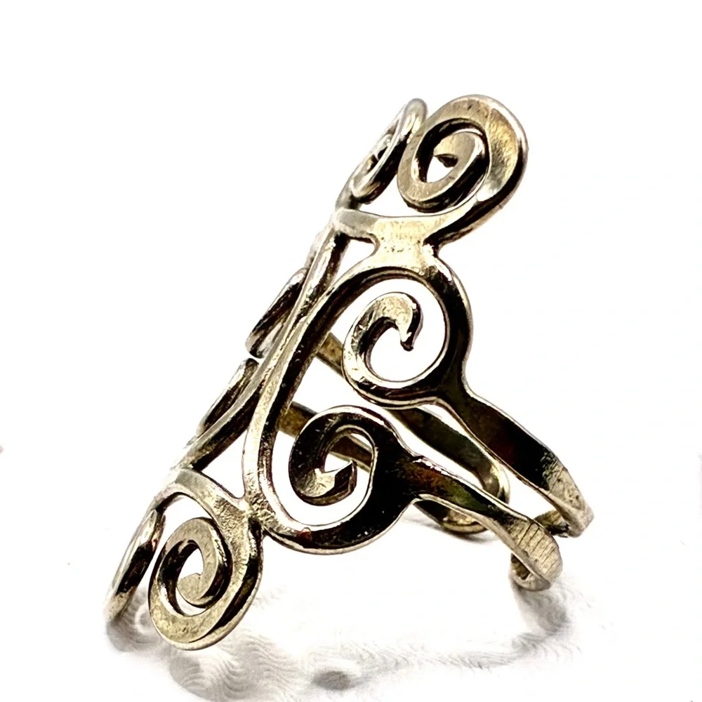 Vintage Filigree Tower Ring, Full Finger Coverage in a Silver Tone Size 6.0